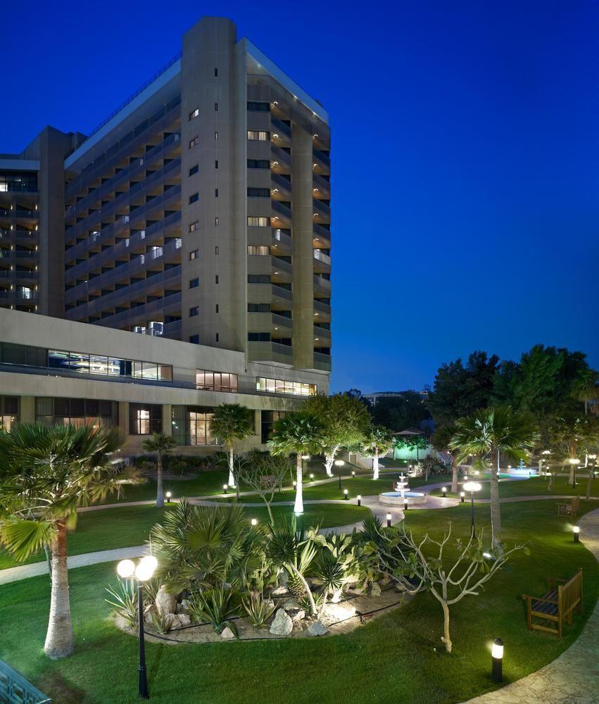 Le Meridien Khobar Extérieur photo The campus at night