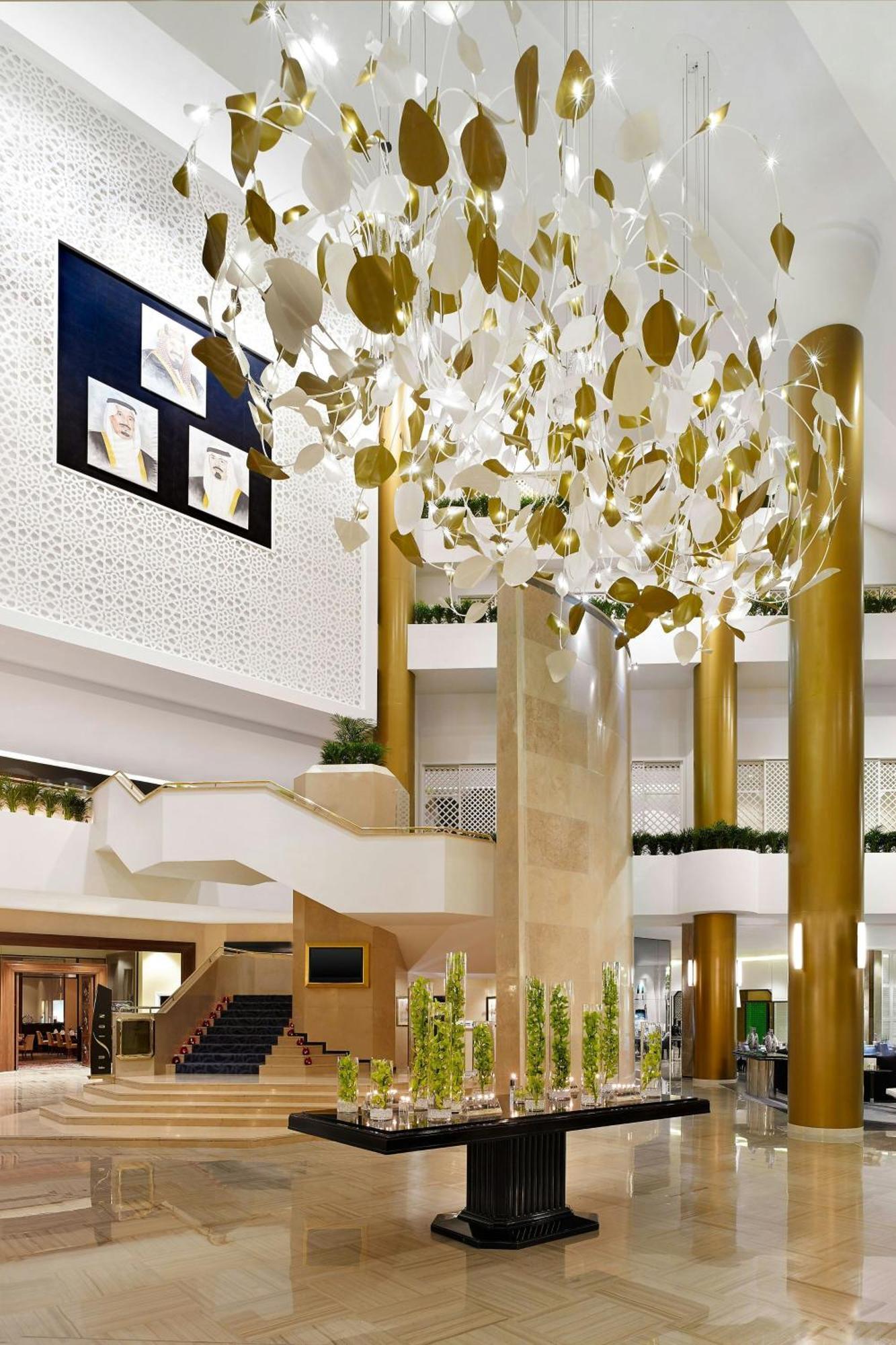 Le Meridien Khobar Extérieur photo The interior of the hotel