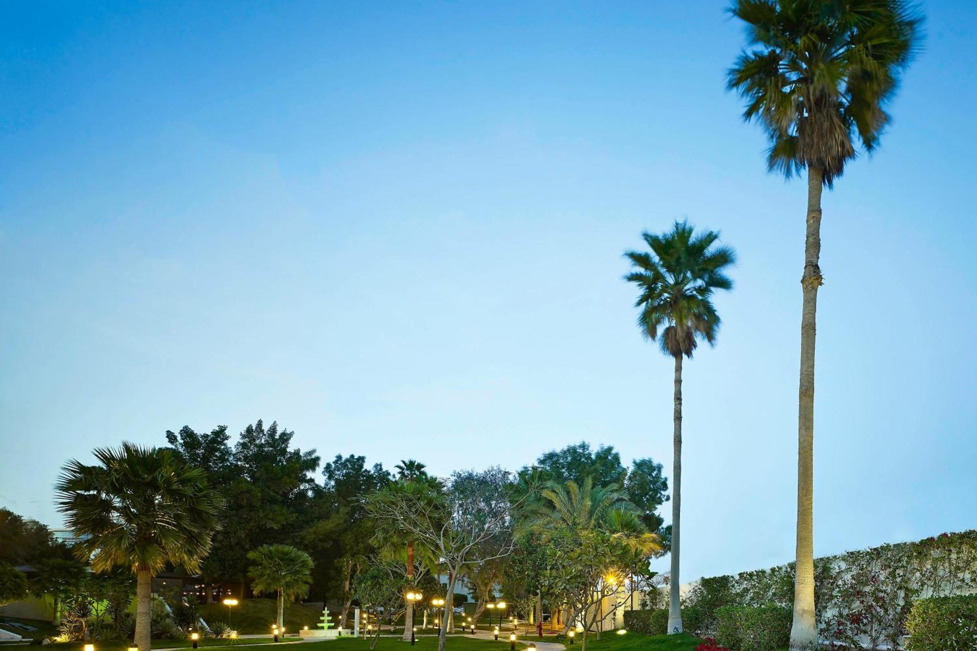 Le Meridien Khobar Extérieur photo Palm trees at the University of California, Irvine