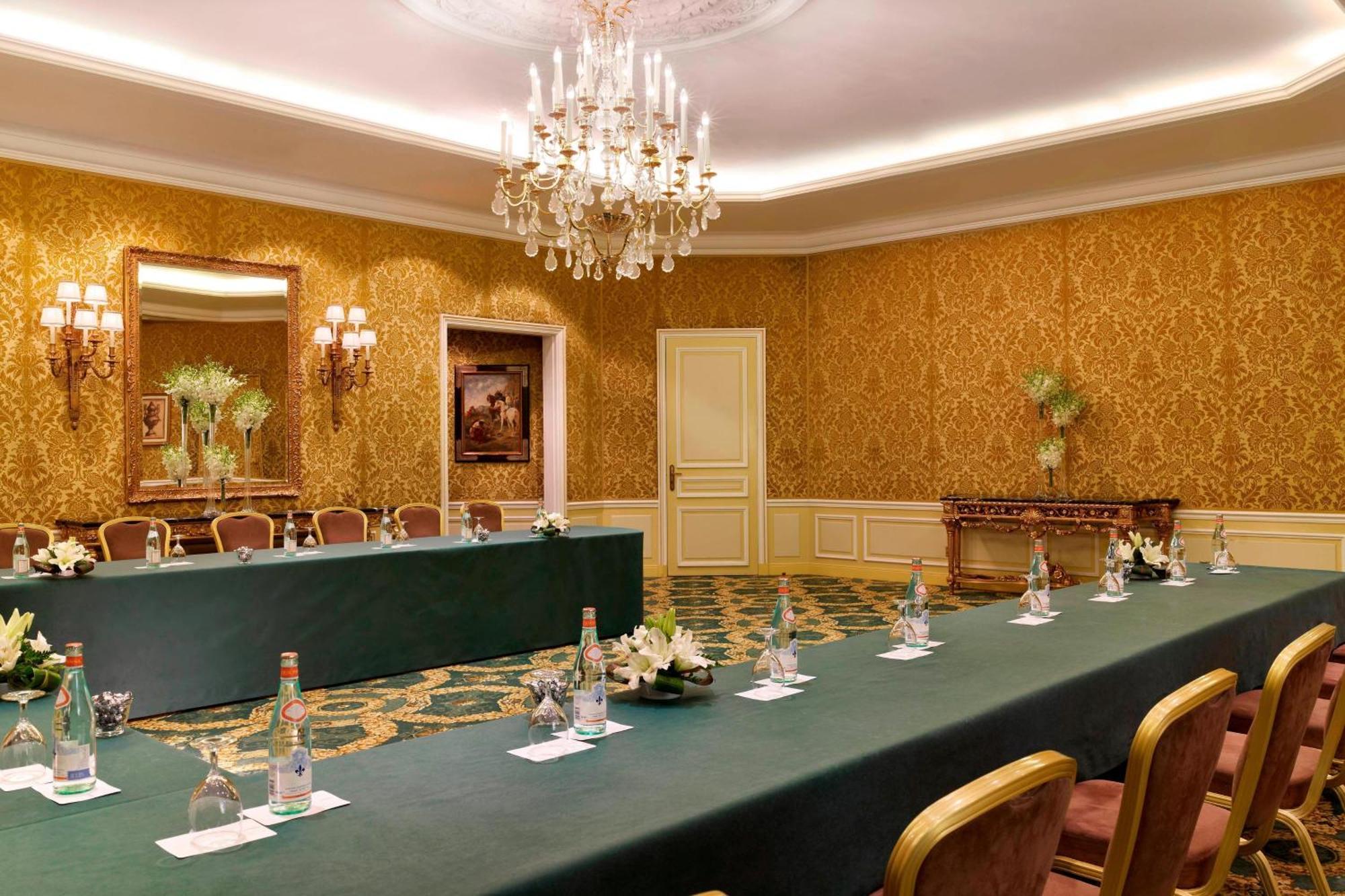 Le Meridien Khobar Extérieur photo The meeting room of the G7